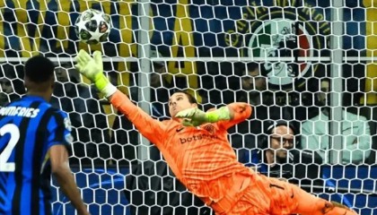 水晶宫不败神话与利物浦防守失误解析